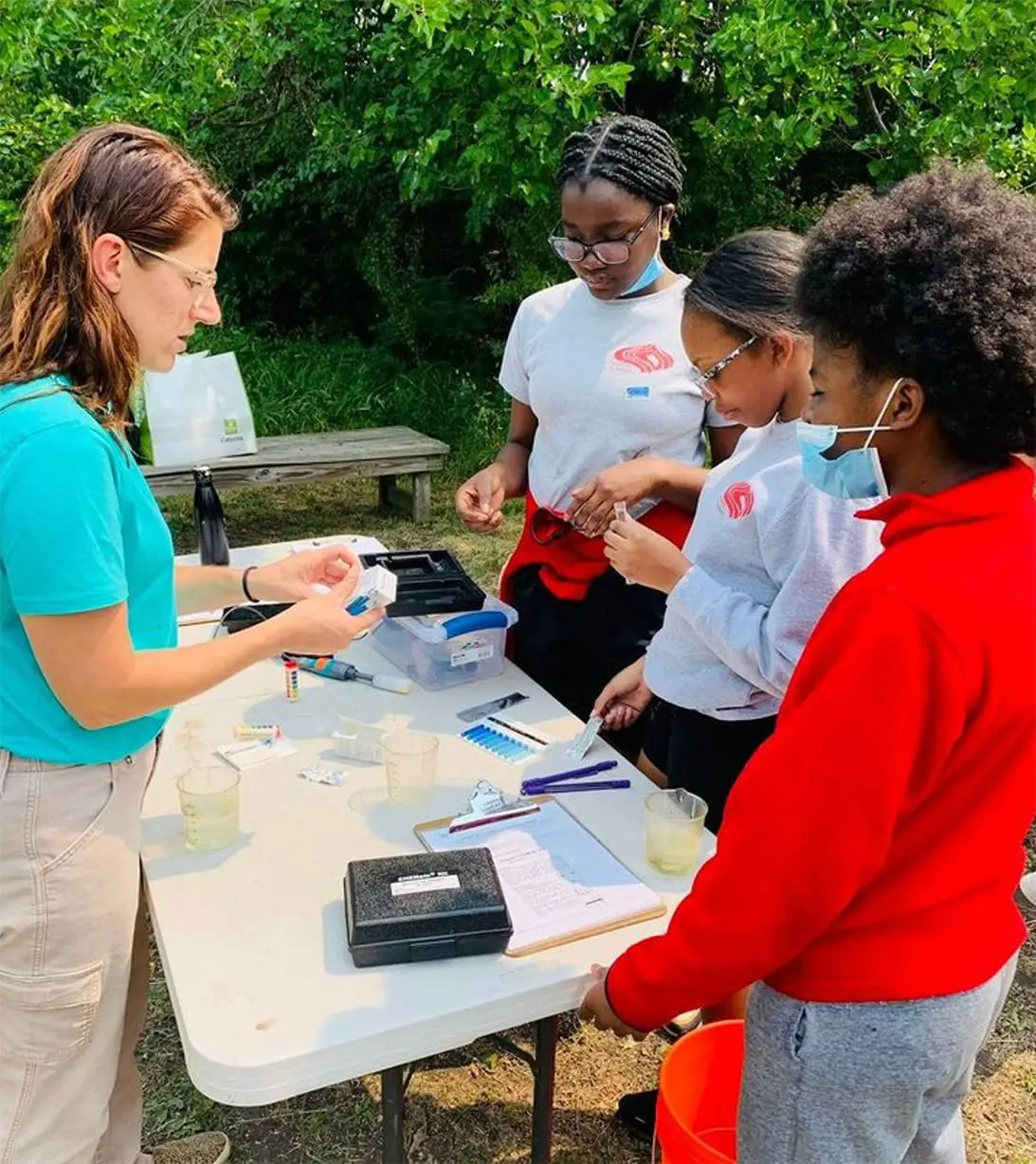 sisters-academy-volunteer